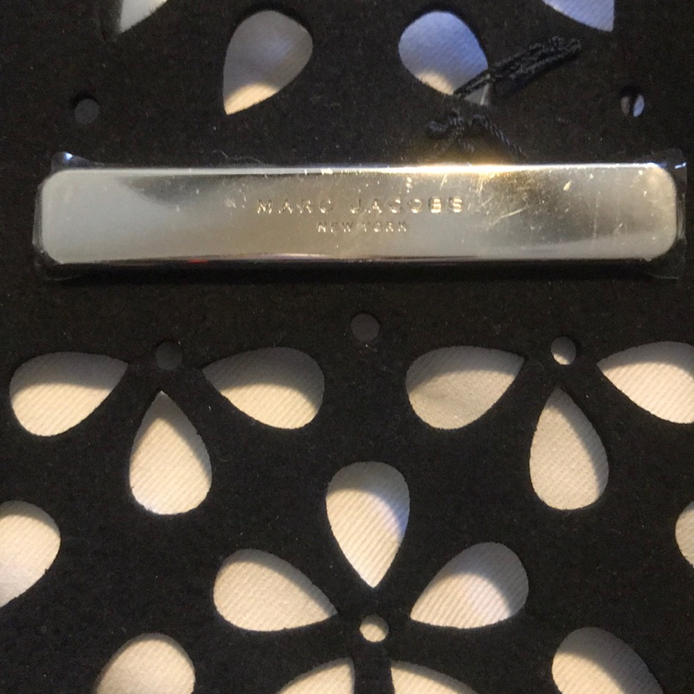 BNWT Marc Jacobs laser cut tote.🦄❤️🖤 - Picture 7 of 8